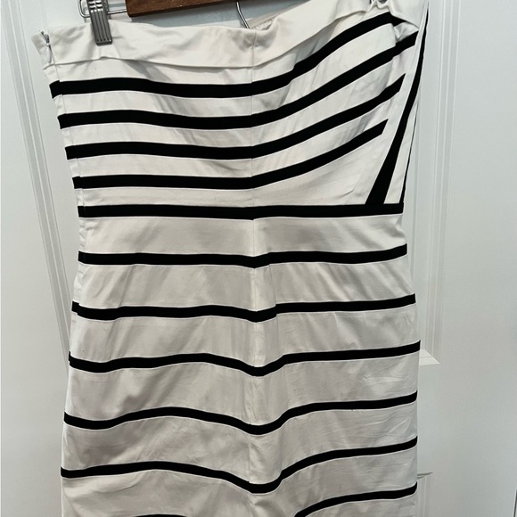 Gianni Bini Dresses & Skirts - Women’s Gianni Bini Strapless Dress Size 10 White with Black Stripes 27 1/2”